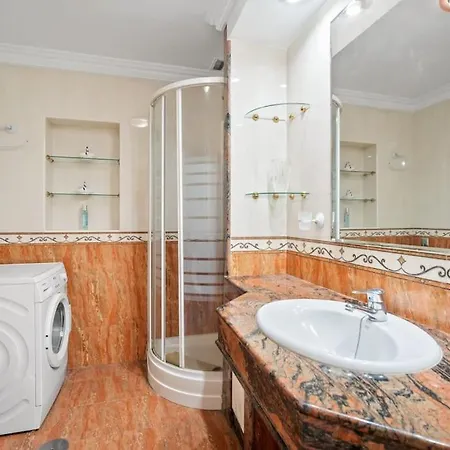 Apartment Unique 2 Bedroom In Golden Mile✺ Pool ✺ Parking Marbella