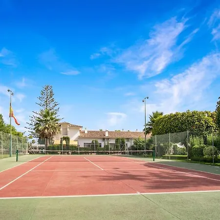 Unique 2 Bedroom In Golden Mile✺ Pool ✺ Parking Marbella